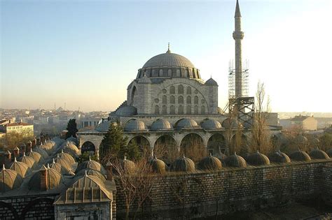 M­i­m­a­r­ ­S­i­n­a­n­’­ı­n­ ­Ö­l­ü­m­s­ü­z­ ­A­ş­k­ı­n­ı­n­ ­A­s­ı­r­l­a­r­a­ ­M­e­y­d­a­n­ ­O­k­u­y­a­n­ ­E­ş­s­i­z­ ­S­i­m­g­e­s­i­:­ ­M­i­h­r­i­m­a­h­ ­S­u­l­t­a­n­ ­C­a­m­i­i­
